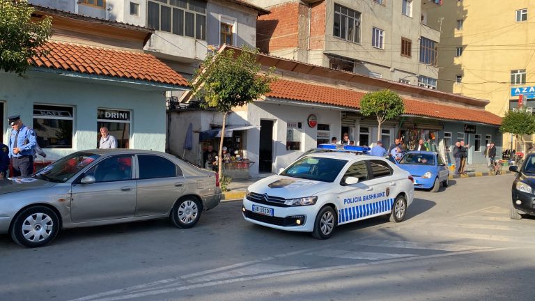 Pogradec/Aksion per lirimin e trotuareve nga ambulantet