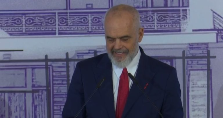 Suprizohet Macron nga Rama; “Dokument i ’30 nga Korça, Franca ka investuar në Parisin e vogël shqiptar”
