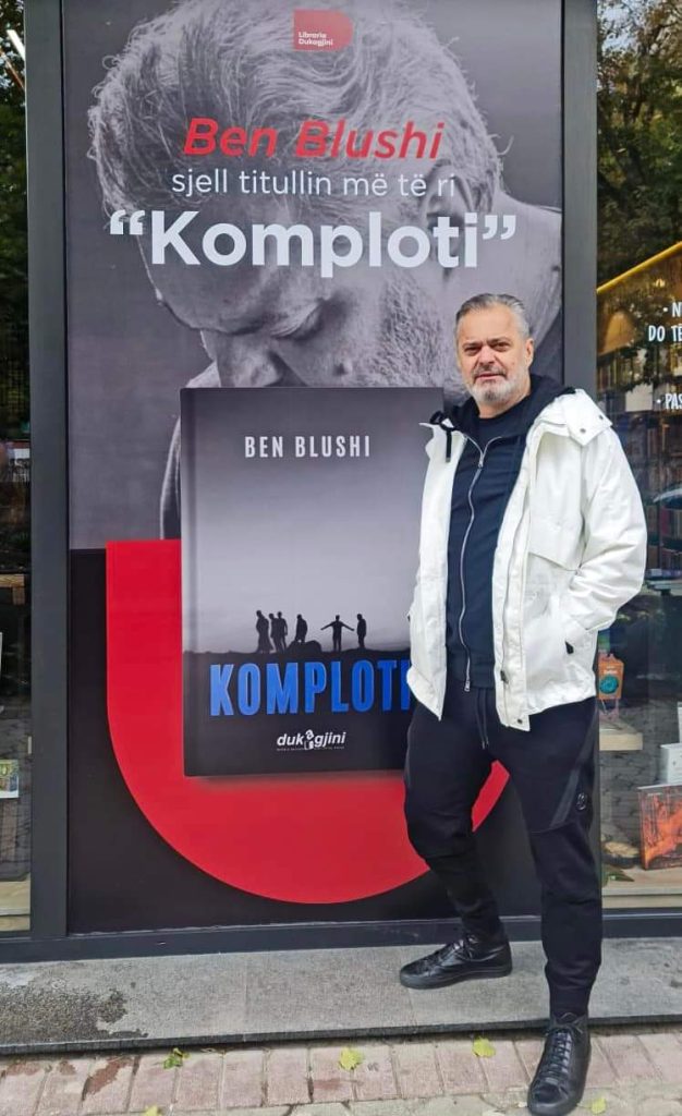 Ben Blushi i dedikon libër Kosovës; “Komplot”