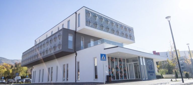 Korçë/Sulmohet sistemi i Kolaudimeve Korçë, njoftimi