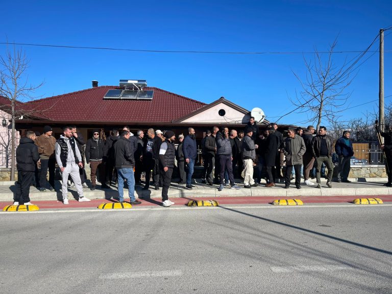 “Po helmohemi me gaz” banorët e Libonikut në protestë