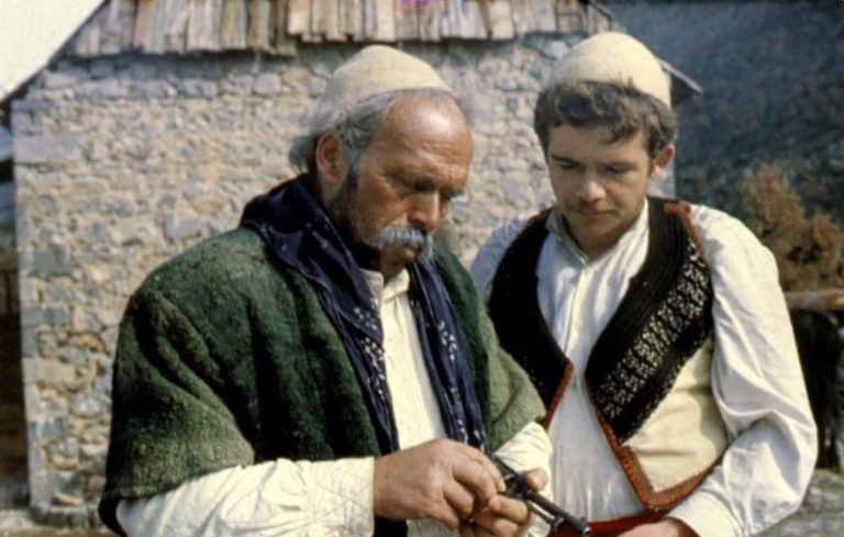 Djali i Ndrek Lucës: Më futi në punë murator që të shtrohesha, i urrente servilët dhe rrenën