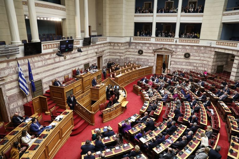 Greqia bëhet vendi i parë i krishterë ortodoks që legalizon martesat e të njëjtit seks