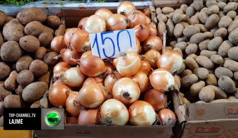 “Mbretëresha” e Devollit po zhduket/ Qepa e Mirasit që mbillej në 300 dynymë, tani nuk kultivohet më nga fermerët