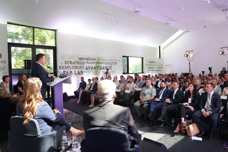 Prokurimet nga NATO, Peleshi takim me përfaqësues të Aleancës dhe biznesit shqiptar