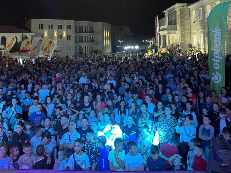 Festa Verore në Ersekë: Verë&Portokalle Mbush Sheshin “Rilindja”