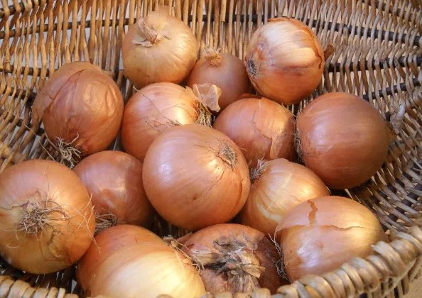 Qepa nën kosto/ Fermerët ankohen për tregun në Korçë, tregjet e shumicës nën hetim nga AKU