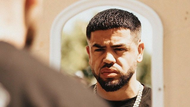 Hipokrizi / Noizy thirrje kundër dhunës, që aq shumë e promovon – ja postimi i tij