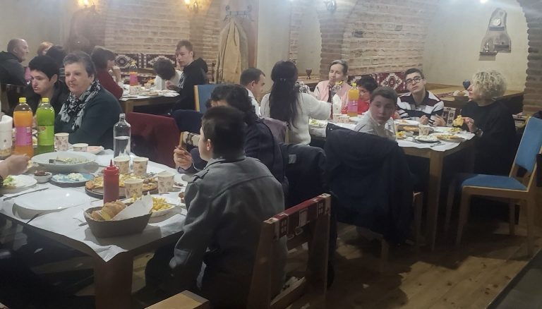 “Lumturo Dhimbjen” organizon iftar solidariteti për fëmijët me aftësi ndryshe