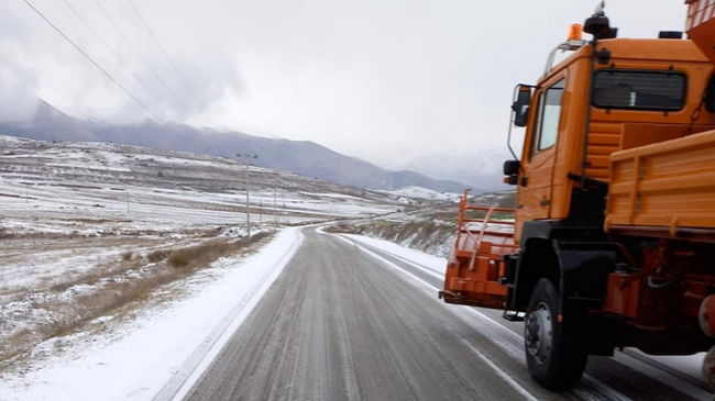 Reshje dëbore në Qarkun e Korçës, rrugët kryesore të kalueshme – probleme me furnizimin me energji në disa zona