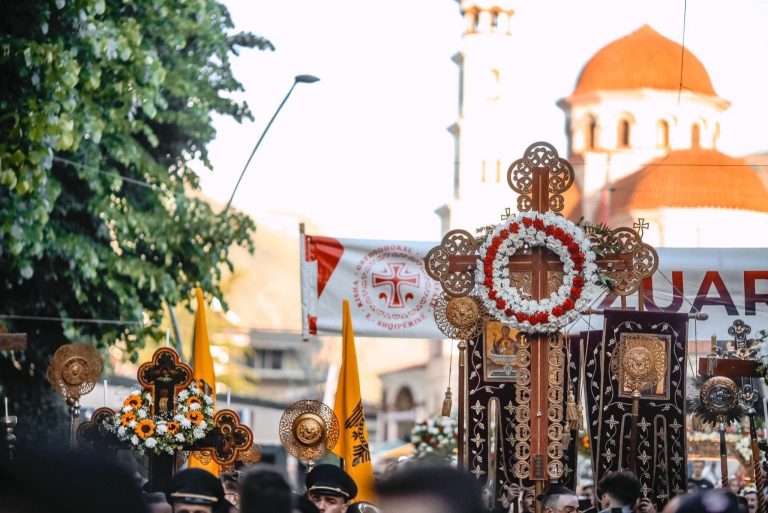 Rama feston Pashkën në Korçë