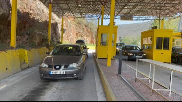 Fluks hyrjesh në Kapshticë për Pashkë – mbi 18 mijë shqiptarë hyjnë në vend