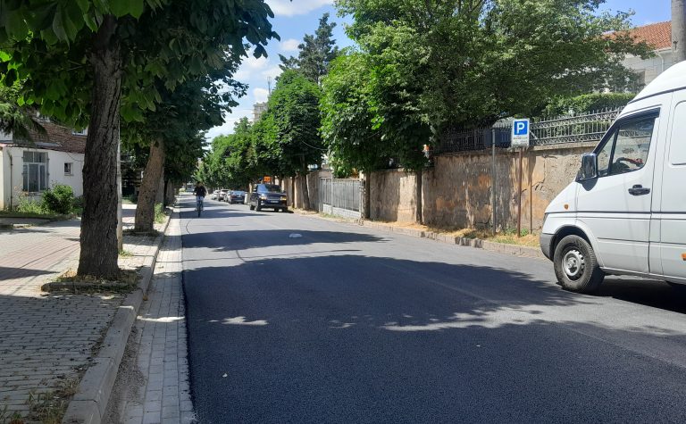 Bashkia e Korçës nis riparimin e rrugëve të dëmtuara, asfaltim në katër akse kryesore