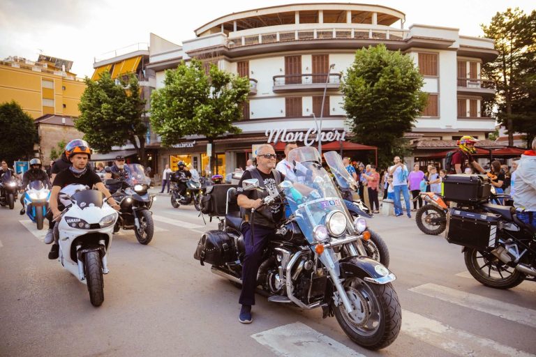Moto & Rock Festival ndez Korçën me dy netë muzikë, motorë dhe spektakël rock