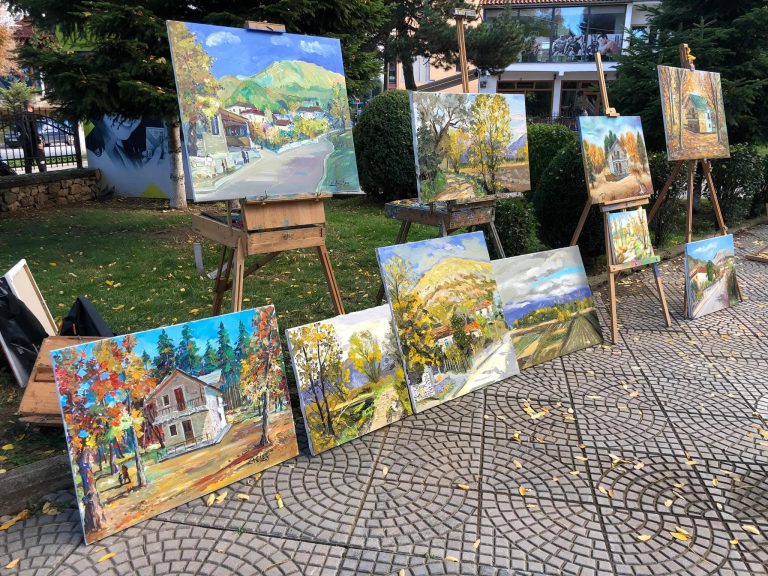 “Vjeshtë në Maliq” – Kolonia e Piktorëve sjell magjinë e ngjyrave në edicionin e pestë