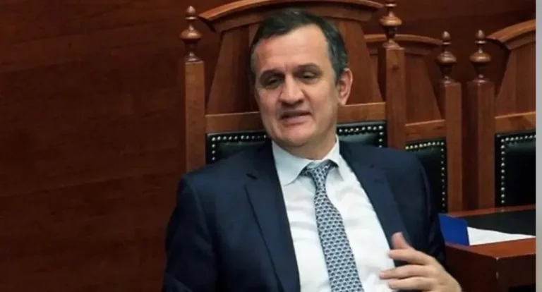 GJKKO liron Ilir Beqajn, ish-ministri kalon në arrest shtëpie GJKKO liron Ilir Beqajn, ish-ministri kalon në arrest shtëpie