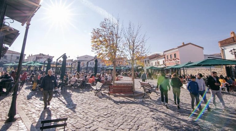 Kur Korça kishte pesë dogana dhe fluturime drejt Romës: harta e harruar industriale e qytetit