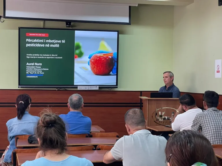 Analiza e pesticideve në mollë, leksion në Universitetin e Korçës