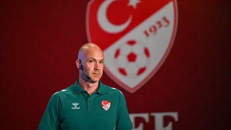 Anthony Taylor merr drejtimin e arbitrave elitarë në Turqi Anthony Taylor merr drejtimin e arbitrave elitarë në Turqi
