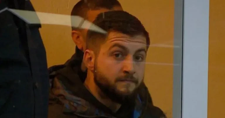 Arrestohet në Rumani Aurel Hoxhallari i dënuar për vrasje Arrestohet në Rumani Aurel Hoxhallari i dënuar për vrasje