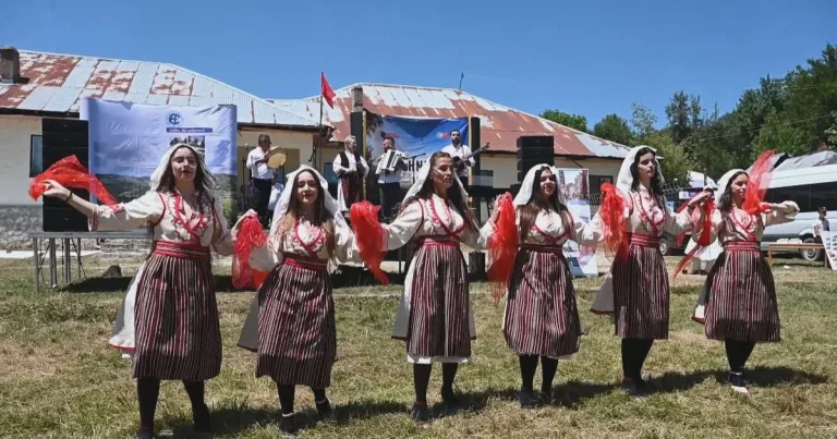 Bishnica e Mokrës mbledh emigrantët për festën tradicionale Bishnica e Mokrës mbledh emigrantët për festën tradicionale