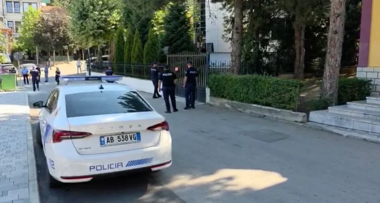 Burg për të dyshuarin e vrasjes së 20-vjeçarit në Korçë