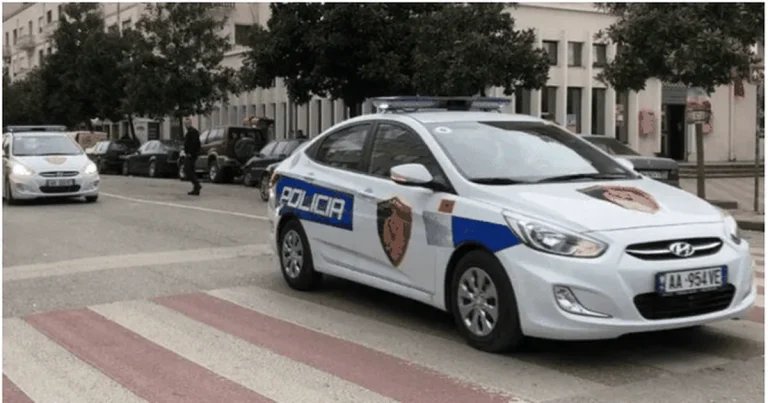 Eksploziv te porta e një shtëpie në Fushë-Krujë, digjet makina Eksploziv te porta e një shtëpie në Fushë-Krujë, digjet makina