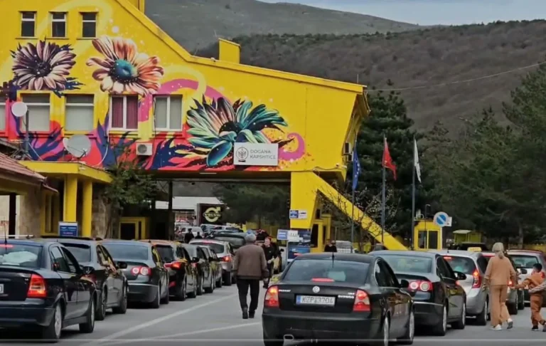 Fluksi në Kapshticë dhe Qafë Thanë: Mijëra lëvizje në 24 orë Fluksi në Kapshticë dhe Qafë Thanë: Mijëra lëvizje në 24 orë