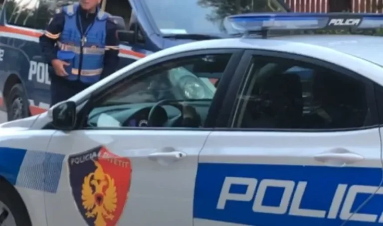 Grabitje me armë në Paskuqan, dy të dyshuar vjedhin argjendarinë Grabitje me armë në Paskuqan, dy të dyshuar vjedhin argjendarinë