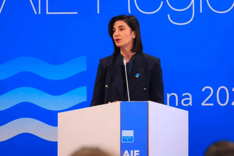 Greta Bardeli akuzon Ramën për mungesë koherence ndaj Kosovës: Diplomacia nuk bëhet në rrjetet sociale Greta Bardeli akuzon Ramën për mungesë koherence ndaj Kosovës: Diplomacia nuk bëhet në rrjetet sociale