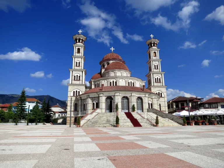 Katedralja Ringjallja e Krishtit në Korçë dhe historia e saj