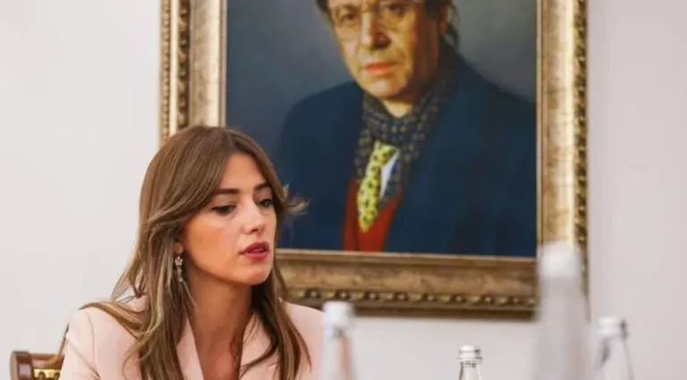 Kriza kushtetuese në Kosovë pas skadimit të afatit më 4 tetor Kriza kushtetuese në Kosovë pas skadimit të afatit më 4 tetor