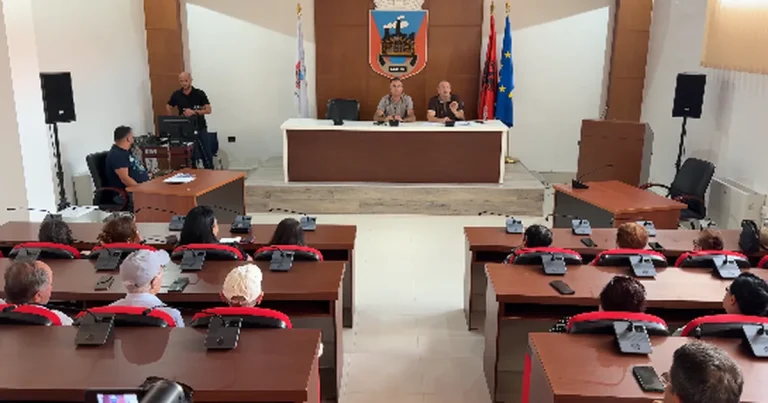 Maliqi kundërshton bashkimin me Korçën në dëgjesën publike