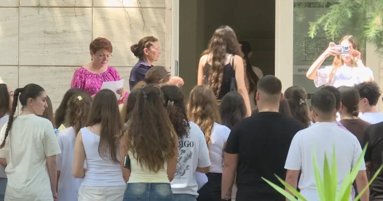 Mjekësia dhe IT, degët më të kërkuara nga maturantët Mjekësia dhe IT, degët më të kërkuara nga maturantët