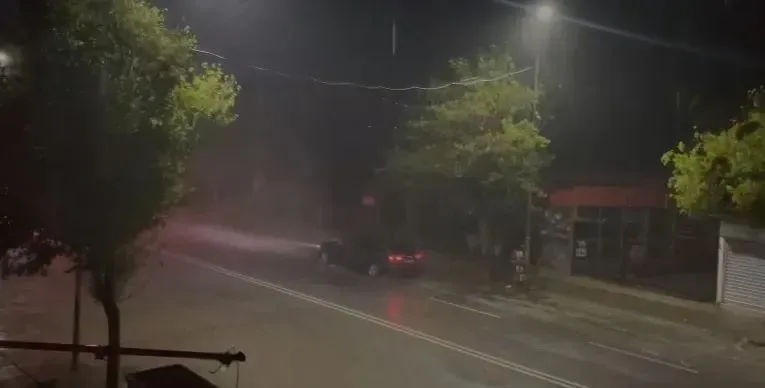 Moti në Korçë: Reshje të dendura shiu dhe stuhi në qytet Moti në Korçë: Reshje të dendura shiu dhe stuhi në qytet