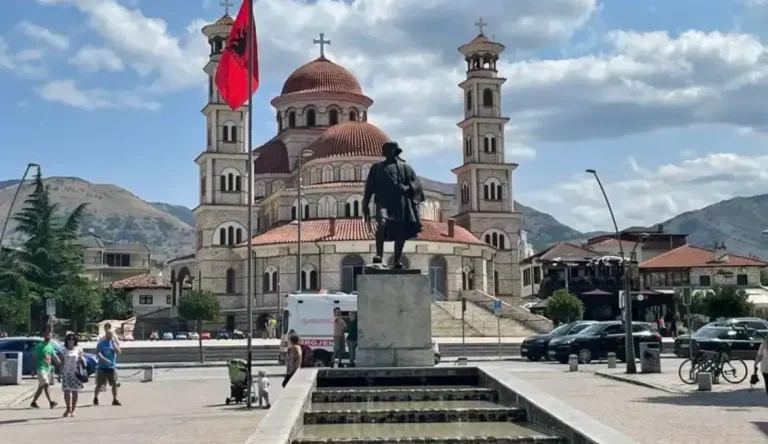 Ndikimi i politikës në Korçë nga punësimet te postet drejtuese Ndikimi i politikës në Korçë nga punësimet te postet drejtuese