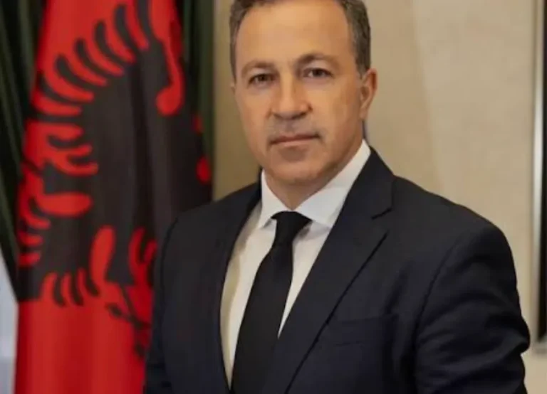 Niko Peleshi mbledh deputetët e Korçës në Maliq: Ja kërkesat Niko Peleshi mbledh deputetët e Korçës në Maliq: Ja kërkesat