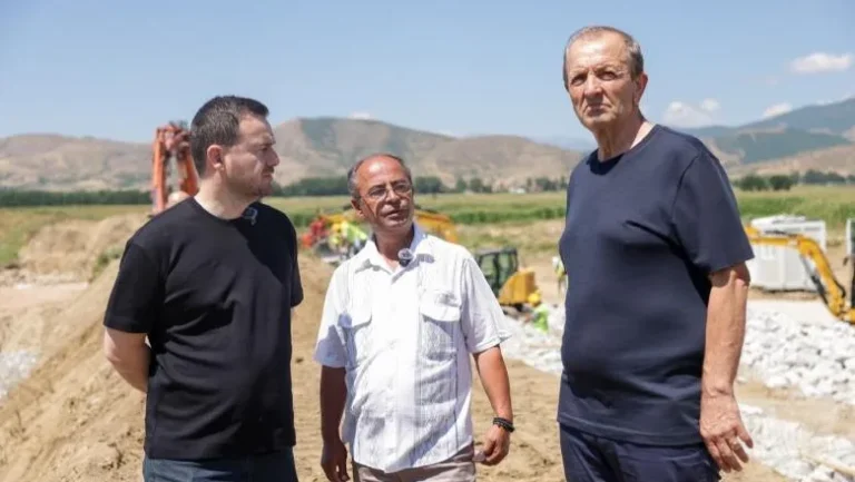 Nis rehabilitimi i argjinaturës së lumit Devoll në Maliq Nis rehabilitimi i argjinaturës së lumit Devoll në Maliq