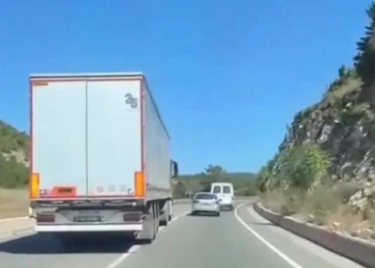 Parakalim i gabuar në Pogradec, gjobitet shoferi i kamionit Parakalim i gabuar në Pogradec, gjobitet shoferi i kamionit