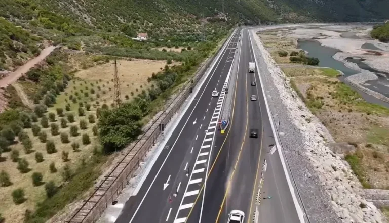 Përfundon segmenti Labinot-Fushë – Mirakë, automjetet nisin qarkullimin me dy korsi Përfundon segmenti Labinot-Fushë - Mirakë, automjetet nisin qarkullimin me dy korsi