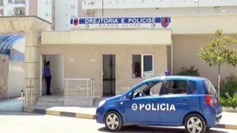 Policia e Vlorës arreston një të dyshuar me armë në Lungomare Policia e Vlorës arreston një të dyshuar me armë në Lungomare