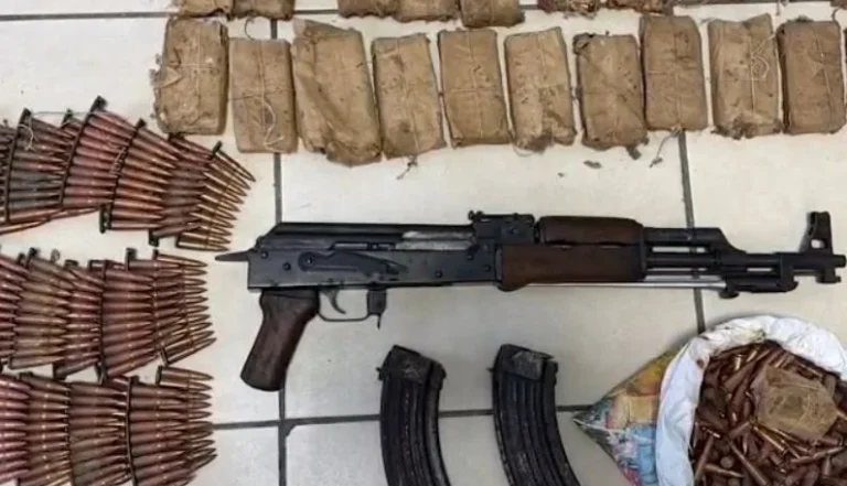 Sekuestrohet automatik në Pogradec, arrestohet një 44-vjeçar Sekuestrohet automatik në Pogradec, arrestohet një 44-vjeçar