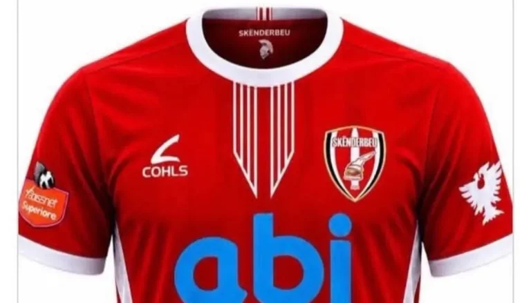 Skënderbeu prezanton fanellën e re për sezonin e ri futbollistik