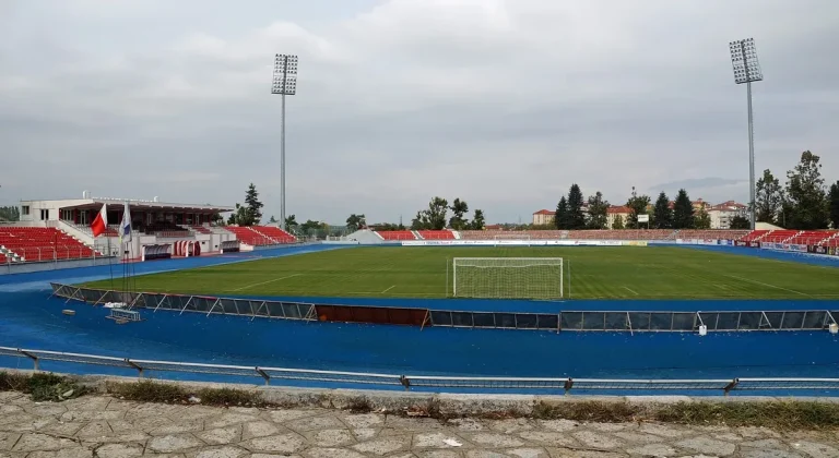 Stadiumi i Korçës: Bashkia tenderon 2.8 milionë lekë për riparime Stadiumi i Korçës: Bashkia tenderon 2.8 milionë lekë për riparime
