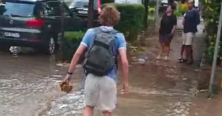 Stuhi e papritur në Pogradec, përmbyten rrugët kryesore