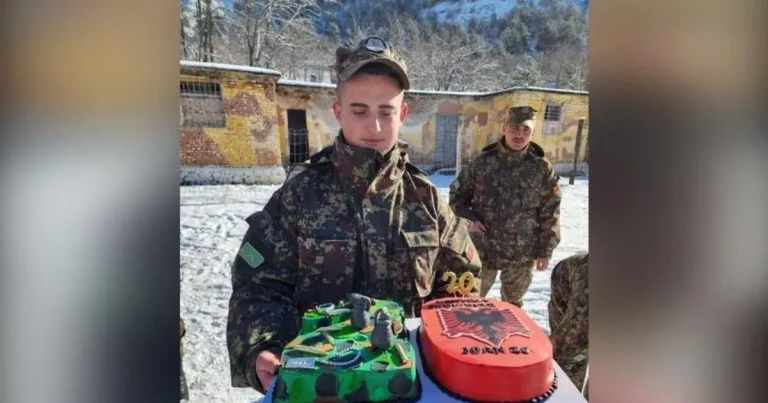 Vrasja e 20-vjeçarit në Korçë, mesazhi i nënës para ceremonisë së varrimit