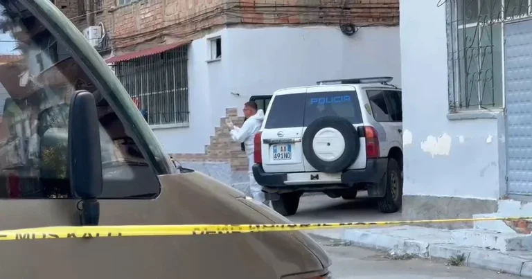 Vritet me kallashnikov në Korçë efektivi i ushtrisë Johan Zuko Vritet me kallashnikov në Korçë efektivi i ushtrisë Johan Zuko