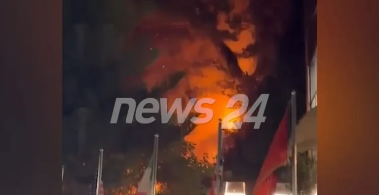 Zjarr në Ujin e Ftohtë në Vlorë, flakët rrezikojnë bizneset Zjarr në Ujin e Ftohtë në Vlorë, flakët rrezikojnë bizneset