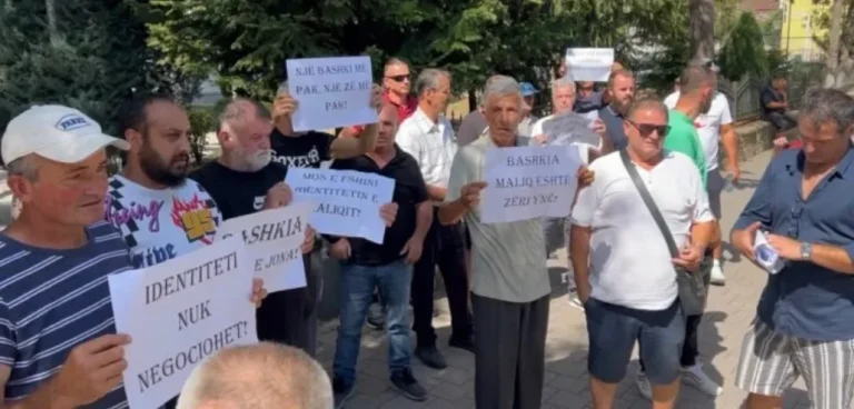 Protestë në Maliq kundër shkrirjes së bashkisë